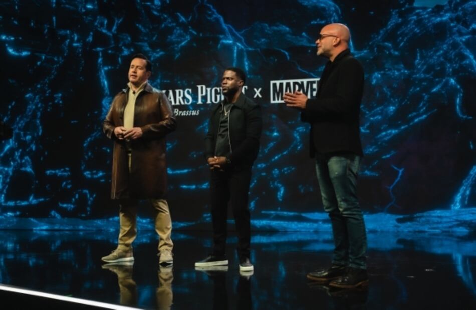 Héroes que marcan el tiempo futuro