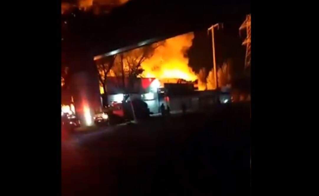 Sofocan incendio en Iztapalapa, cerca de la Central de Abasto