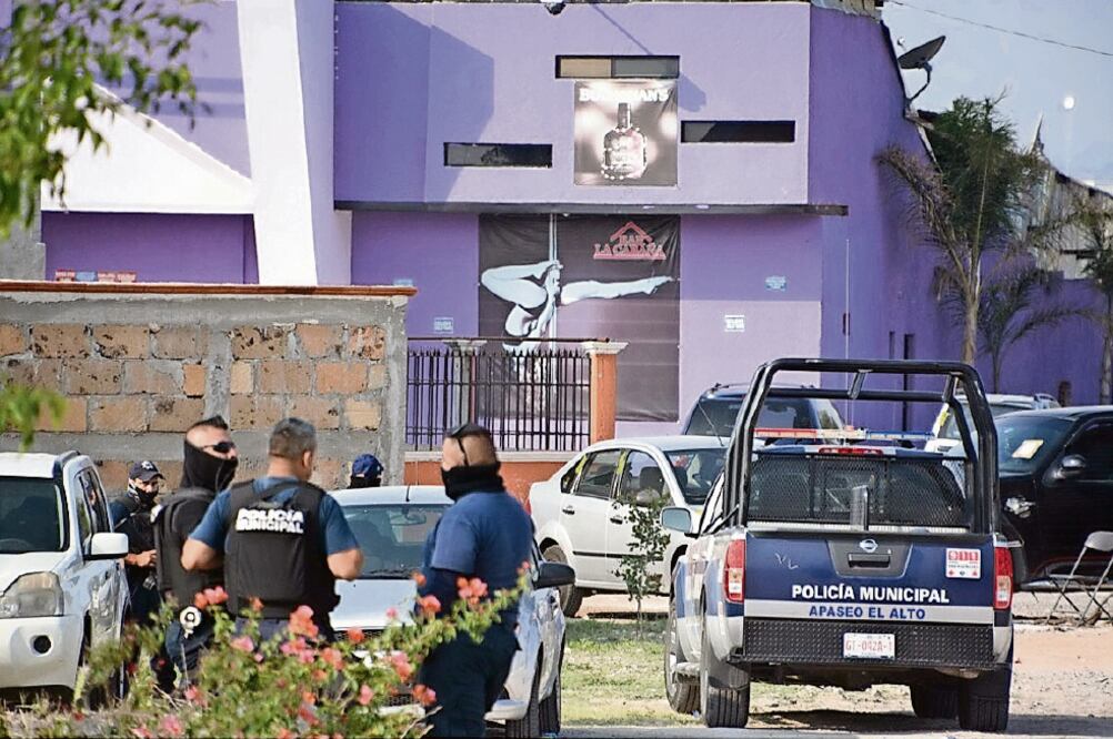La Cabaña ofrece actividades de table dance y se encuentra en los límites de los municipios de Apaseo el Alto, Guanajuato, y Corregidora, Querétaro, donde se montó un operativo con más de 40 patrullas de los tres niveles de gobierno (ESPECIAL)