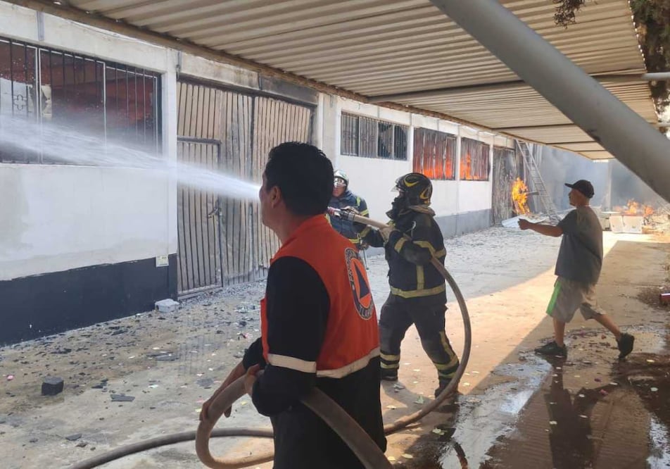 Incendio consume nave industrial en Tláhuac; evacúan a 300 personas. Foto: Especial