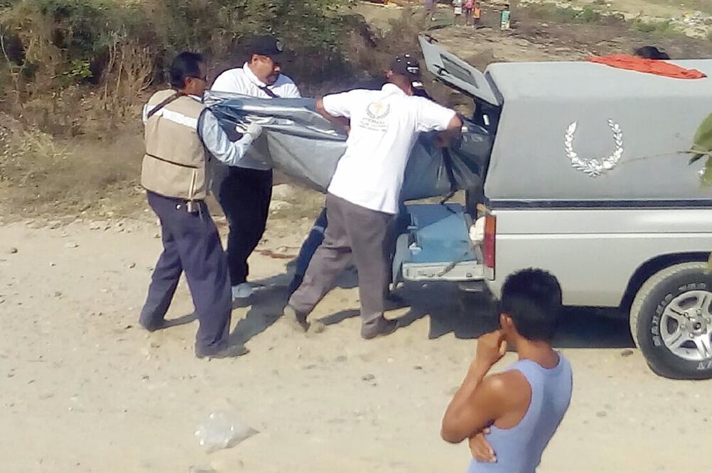 En la carretera federal México-Acapulco, a la altura del municipio de Juan R. Escudero, fueron encontrados tres cuerpos, dos de ellos eran integrantes de un grupo de autodefensa (CORTESÍA)