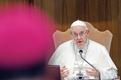 “Dios te hizo así y te ama”: Papa a gay 