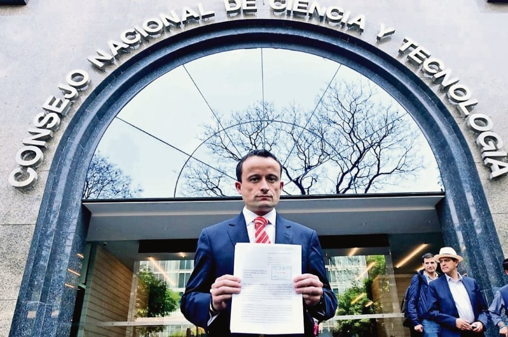 Mikel Arriola interpuso una denuncia contra Claudia Sheinbaum, de Morena, por “dobletear ” en el Conacyt, lo que ya había hecho el PRD. Foto: Especial.