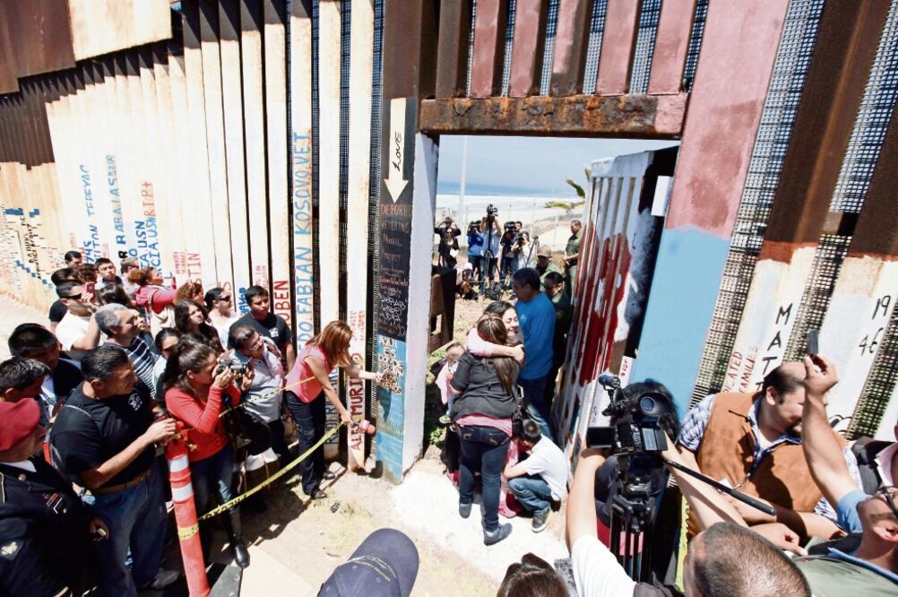 la sexta edición de la apertura de la valla fronteriza organizada por Ángeles de la Frontera, se llevó a cabo la boda del supuesto narcotraficante. (ARCHIVO EL UNIVERSAL)