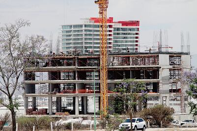 Tropieza la actividad industrial en febrero por construcción