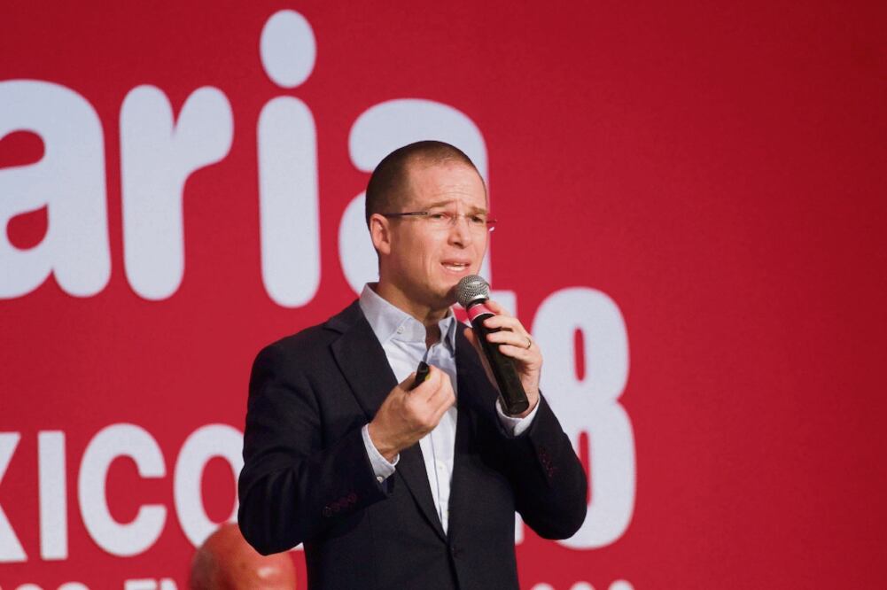 Ricardo Anaya refirió que es tarea fundamental del Estado abatir la informalidad, con la intención de que haya una competencia sana y justa. (JORGE ALBERTO MENDOZA. EL UNIVERSAL)