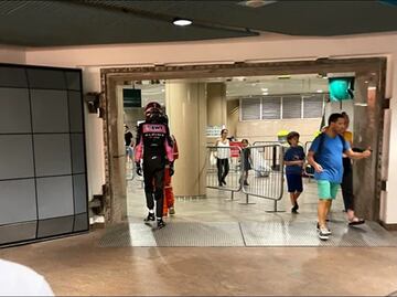 Piloto de la F1 tuvo que tomar el metro tras abandonar el GP de Singapur para volver al paddock