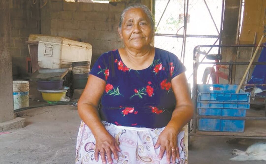 Valentina Ramírez, amiga de la infancia del pintor juchiteco, recuerda con agradecimiento el apoyo que siempre recibió del maestro. Foto: ALBERTO LÓPEZ. EL UNIVERSAL