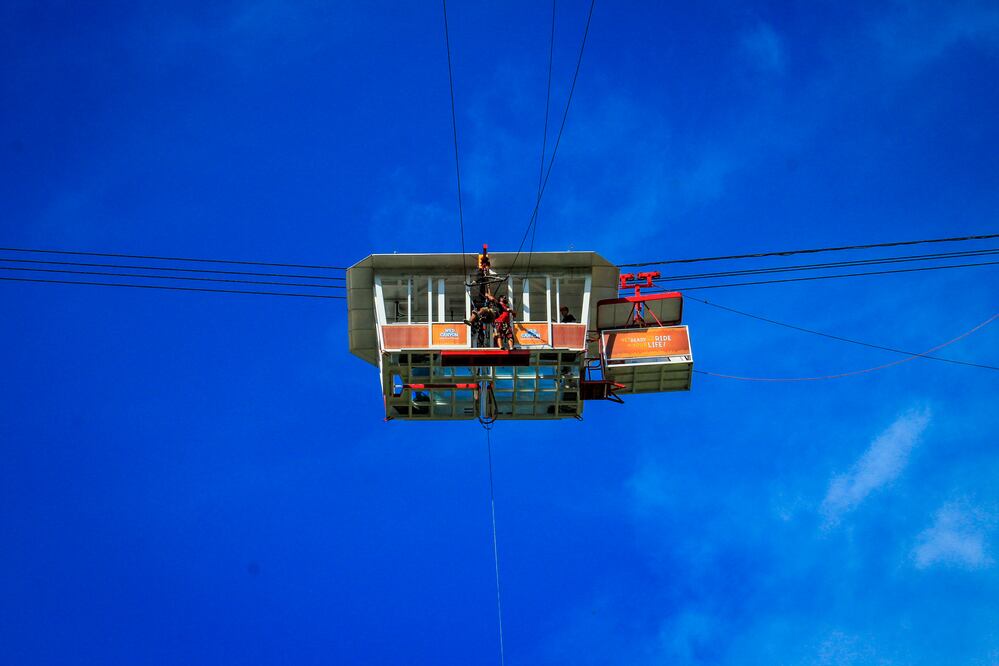 Una góndola pende a 120 metros de altura, en el Cañón del Tule. (Foto: Wild Canyon)