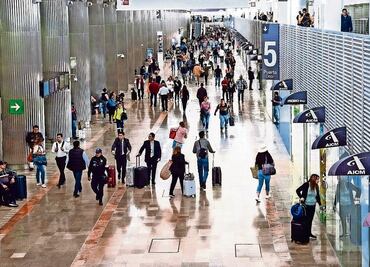AICM retrasa varios vuelos debido a lluvia y viento en CDMX