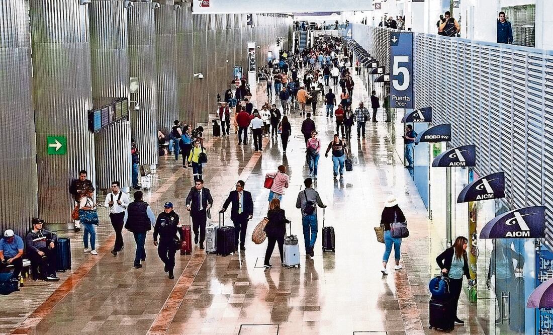 Debido a las condiciones climatológicas que se registran en algunos puntos de la CDMX, el AICM indicó que sus operaciones sufrirían demoras. Foto: Cuartoscuro