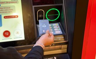 Bancos reanudan operaciones tras cierre preventivo; mantienen restricciones en municipios afectados