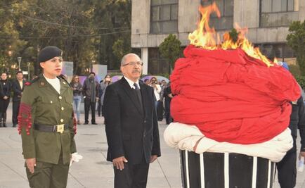 Alcalde de Iztacalco preside ceremonia de quema de bandera