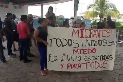 Migrantes que solicitan refugio en Chiapas marchan en apoyo a la caravana