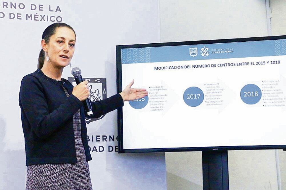 Claudia Sheinbaum dijo que no se lanzará otra convocatoria para abrir nuevos centros de verificación, hasta conocer el resultado de los amparos. (ESPECIAL)