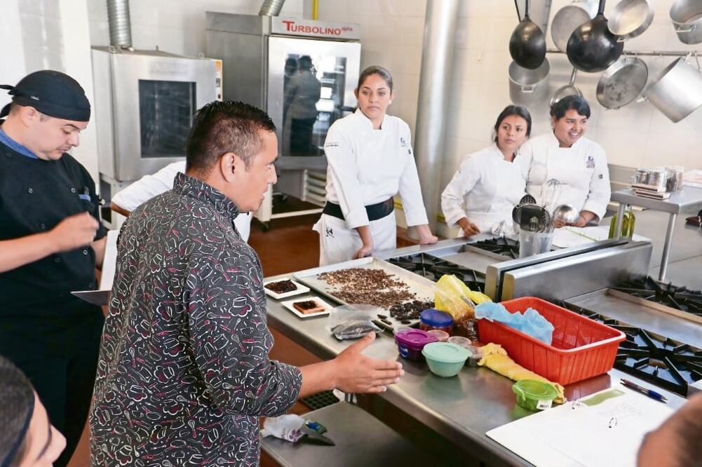 Los chefs apuestan por hacer conciencia entre la sociedad de que los insectos no son tan sucios como se piensa, sino que son animales que aportan proteínas, grasas, minerales y vitaminas. (MIGUEL CARMONA. EL UNIVERSAL)