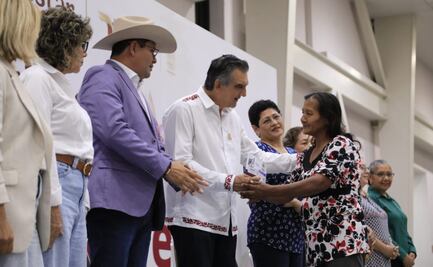 Américo Villarreal entrega 2 mil tarjetas de Pensión Mujeres Bienestar