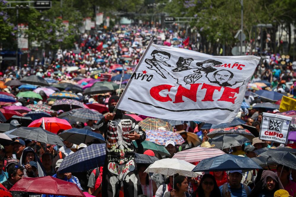 Contingente de la CNTE durante la marcha del 1 de mayo. Foto: Archivo/ELUNIVERSAL