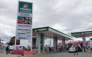 Sheinbaum anuncia acuerdo con bancos; van por reducir comisiones en pago de gasolina