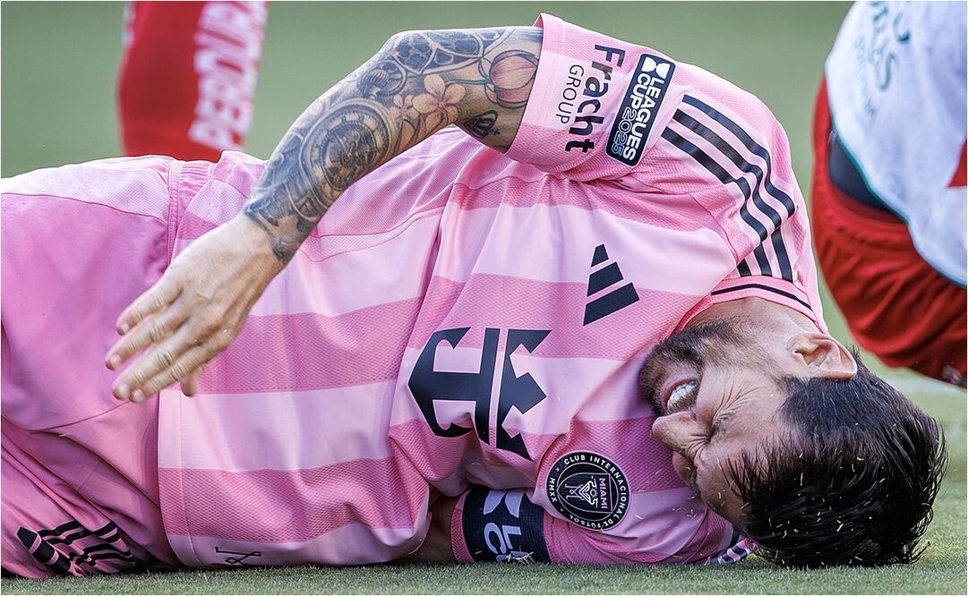 Lionel Messi salió de cambio al minuto 10 en el partido ante Necaxa. FOTO: EFE