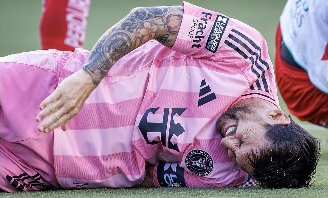 Lionel Messi salió de cambio al minuto 10 en el partido ante Necaxa. FOTO: EFE