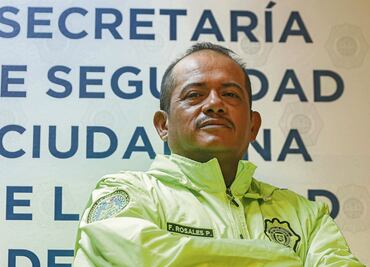 “Sólo piensas en quien necesita apoyo”; policía se lanza a aguas negras para rescatar a automovilistas