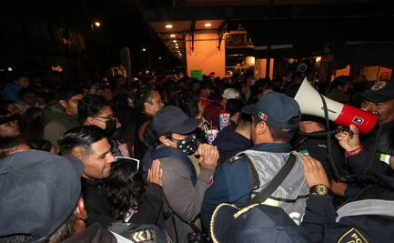 Fanáticos intentan ingresar al Zócalo para ver a Grupo Firme pese a cierre de accesos