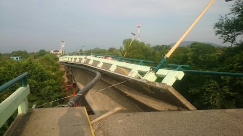 Cae puente en el Istmo tras sismo en Oaxaca; tenía daños de temblor anterior