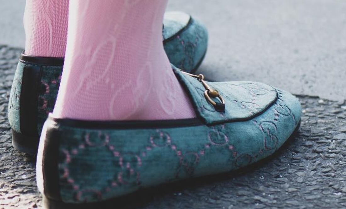 Esta temporada de meses fríos los mocasines se llevan con todo tipo de prendas y estilos Foto: Instagram