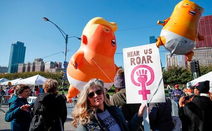 Previo a elecciones, miles marchan contra políticas "anti mujeres" de Trump