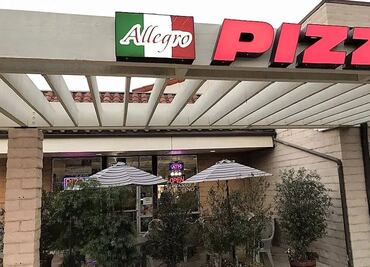 VIDEO: Hombre de la tercera edad acecha a trabajador de una pizzería e intenta prenderle fuego