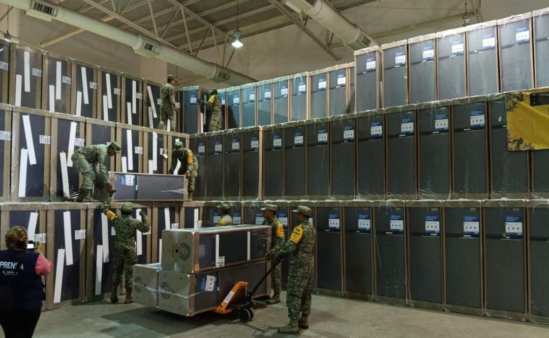 El Ejército Mexicano continuará con la entrega de enseres que entregó el Gobierno Federal a damnificados por inundaciones en Reynosa, Tamaulipas (16/05/2025). Foto: Especial