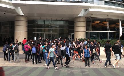 Fans de Spider-man aguardan a Tom Holland en la Ciudad de México