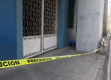 Ciclista pierde el equilibrio y cae de puente peatonal en Calzada Ignacio Zaragoza