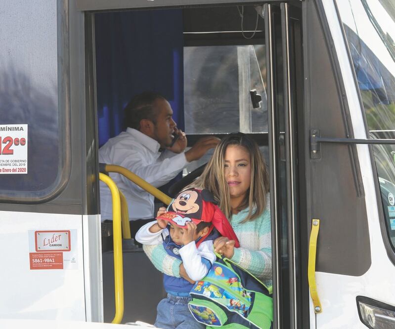 Autoridades mexiquenses defendieron el alza de 2 pesos al transporte público, aplicado desde enero pasado, pues las protestas son mínimas comparadas con el número de usuarios. Foto: JORGE ALVARADO. EL UNIVERSAL