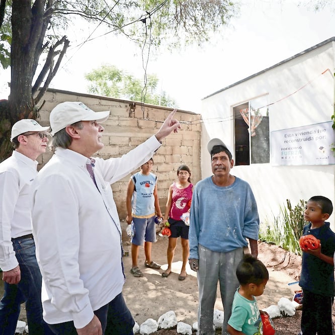 Durante la entrega de viviendas en Jantetelco, Juan Pablo Castañón, agradeció el apoyo de donadores y de Échale a tu Casa para la construcción de hogares tras los sismos de septiembre de 2017. Se invirtieron 22 millones 360 mil pesos. (ALEJANDRA LEYVA)
