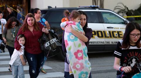 Tiroteo en centro comercial de Texas deja un muerto