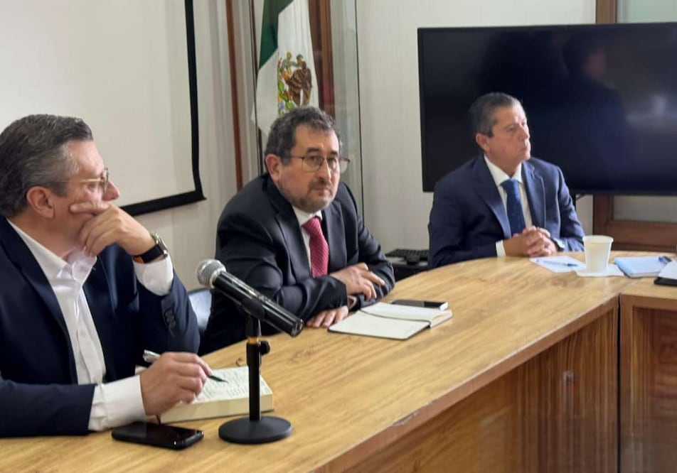 El alcalde de Coyoacán, Giovani Gutiérrez, asistió a un encuentro con Andrés Aguilera Martínez, titular del Tribunal de Justicia Administrativa de la capital. Foto: Especial