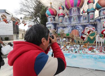Abandonan a Santa: escenarios navideños de la Alameda de Toluca tienen de pocos clientes