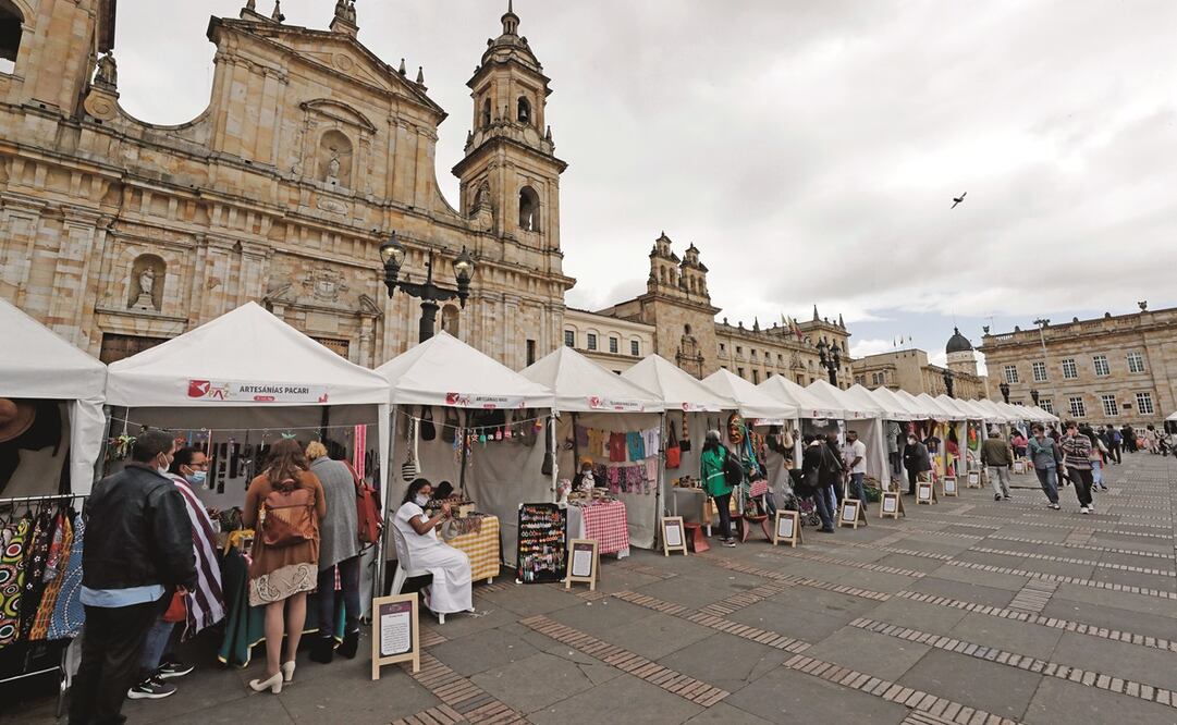 Emprendedores víctimas del conflicto colombiano se reúnen en la plaza de Bolívar, en el Festival Emprende Paz, en Bogotá. Foto: Mauricio Duenas Castañeda. EFE