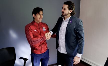 Afición de Chivas explota contra Amaury Vergara tras felicitación a JJ Macías