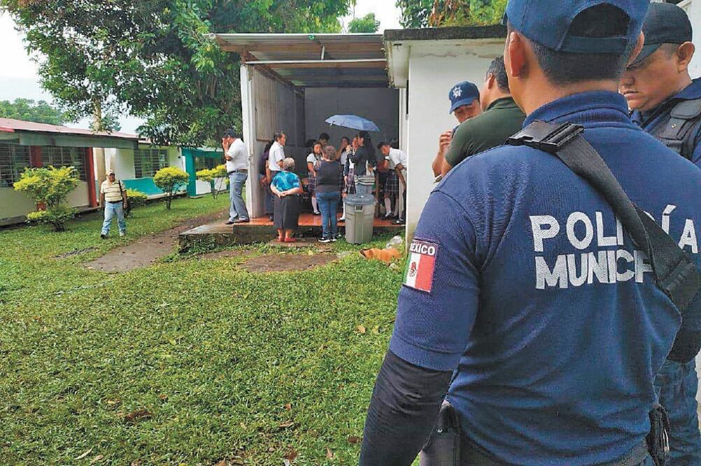 Dos sujetos con armas de fuego asaltaron a alumnos de la escuela preparatoria de Cacahoatán, en la costa del Pacífico. Foto: FREDY MARTÍN. EL UNIVERSAL