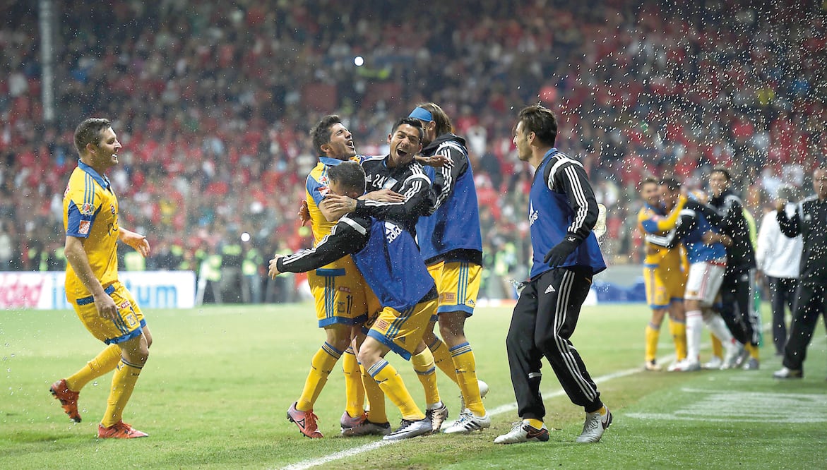 Damián Álvarez logró liquidar el partido al marcar el segundo gol en ‘La Bombonera’de Toluca (ETZEL ESPINOSA. IMAGO7)