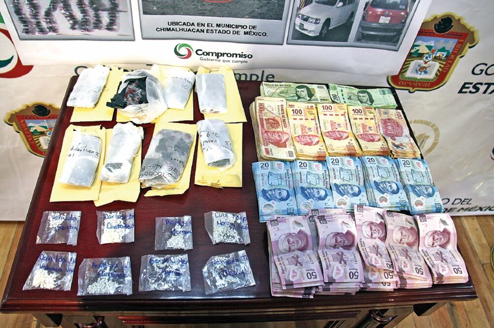 La PGR aseguró en efectivo 50 millones 239 mil pesos y 3 millones 655 mil 280 dólares; en cuentas bancarias, 187 millones 755 mil pesos (ARCHIVO EL UNIVERSAL)