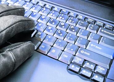 Ordena juez a PGR admitir pruebas de Pegasus