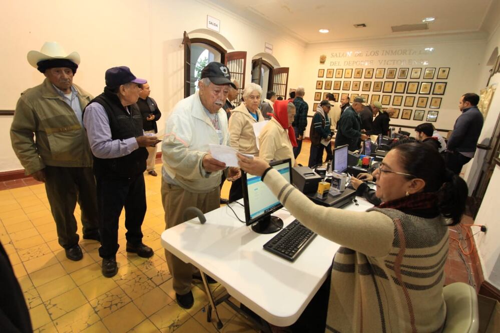 Un total de mil 867 personas acudieron al pago del predial. Foto: Especial