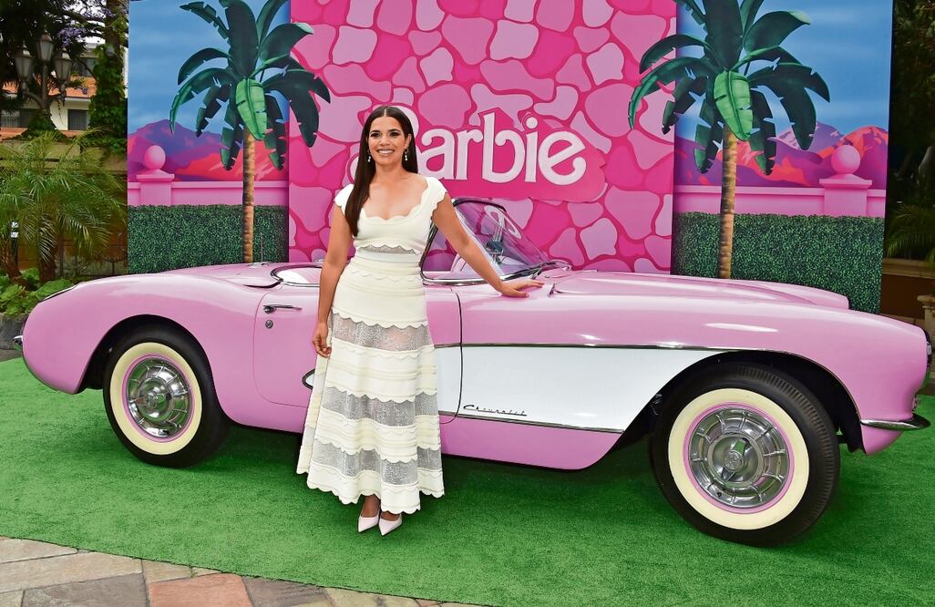 Interpreta a Gloria, una persona del mundo real al que llega Barbie luego de salir de Barbieland con Ken. Foto: AP