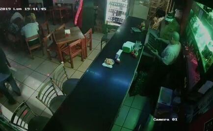 Captan en video asalto en bar de Oaxaca