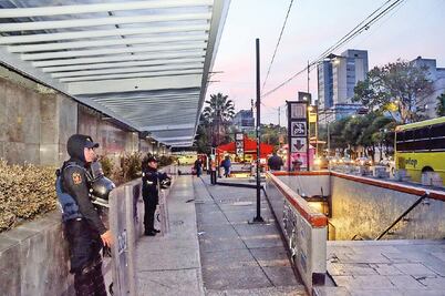 Desalojan ambulantes del Metro Chilpancingo