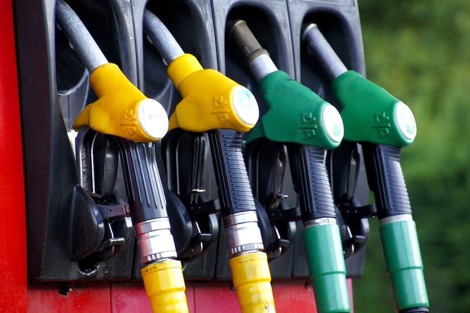 Conducir de manera frecuente con la gasolina provoca la acumulación de sedimentos en el depósito. Foto: Unsplash